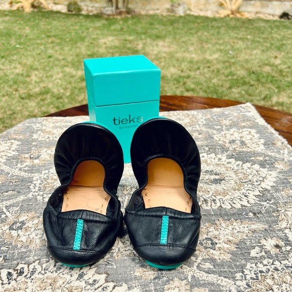 Tieks Matte Black Ballet Flats - Size 8 - Picture 4 of 16